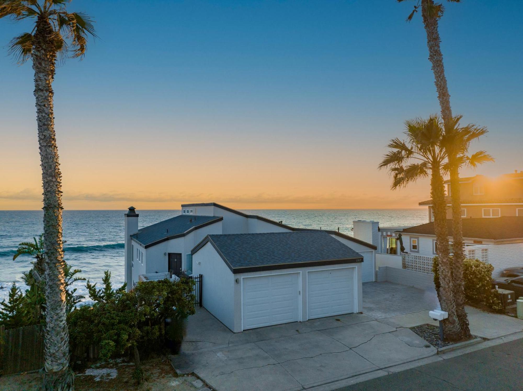 Oceanfront Family Getaway - Bbq - Oceanfront Seating Villa Oceanside Exterior photo